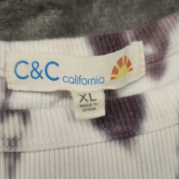 🌟DONATING 4/17🌟 C&C California White and Lavender Tie-Dye Midi Dress - Picture 2 of 6